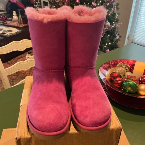 NEW UGG Australia Bailey Bow II Boots Satin Bows Paz Pink sz 7 - Picture 4 of 4